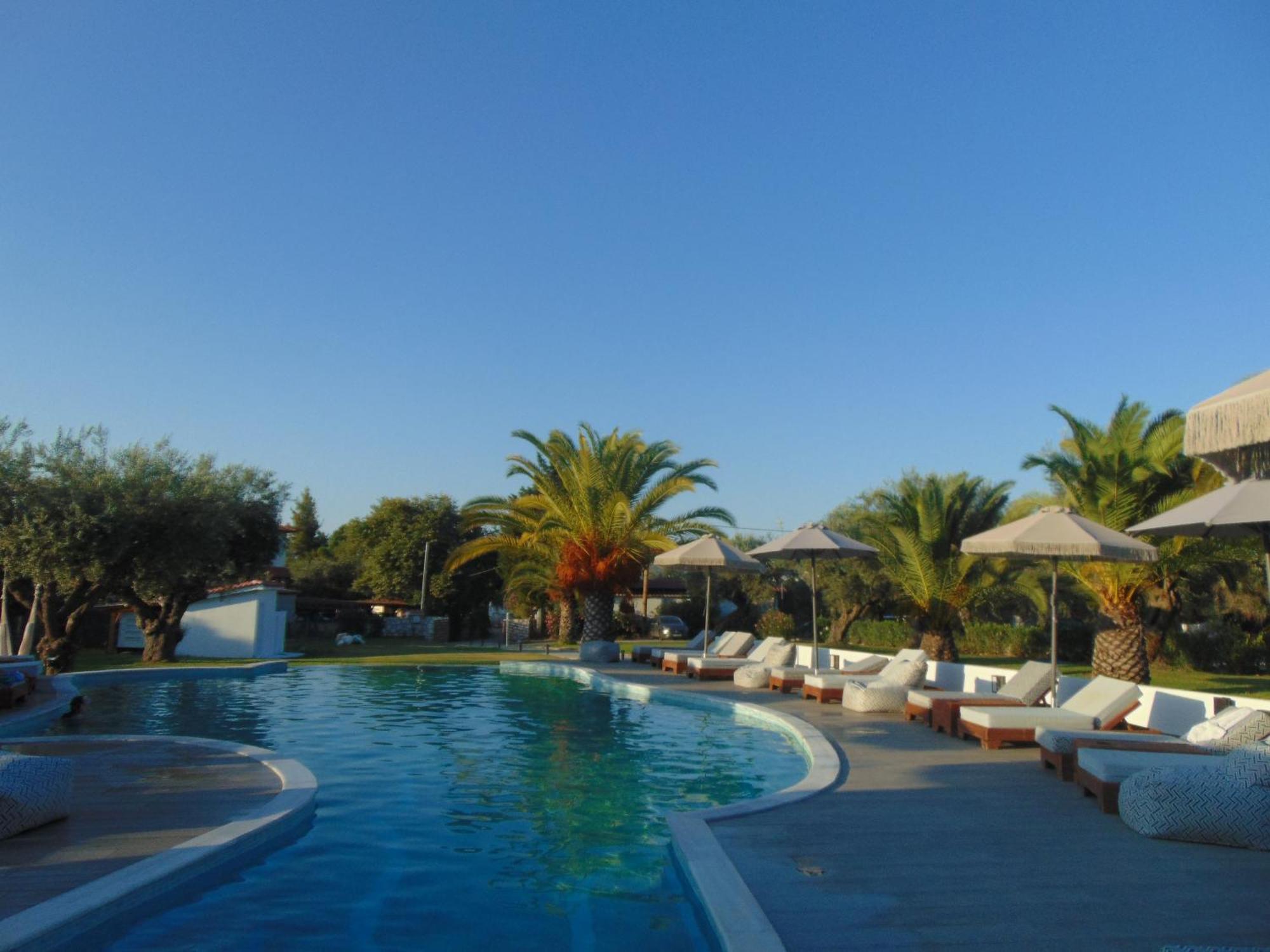 Domus Hospitality Aparthotel Vourvourou Bagian luar foto
